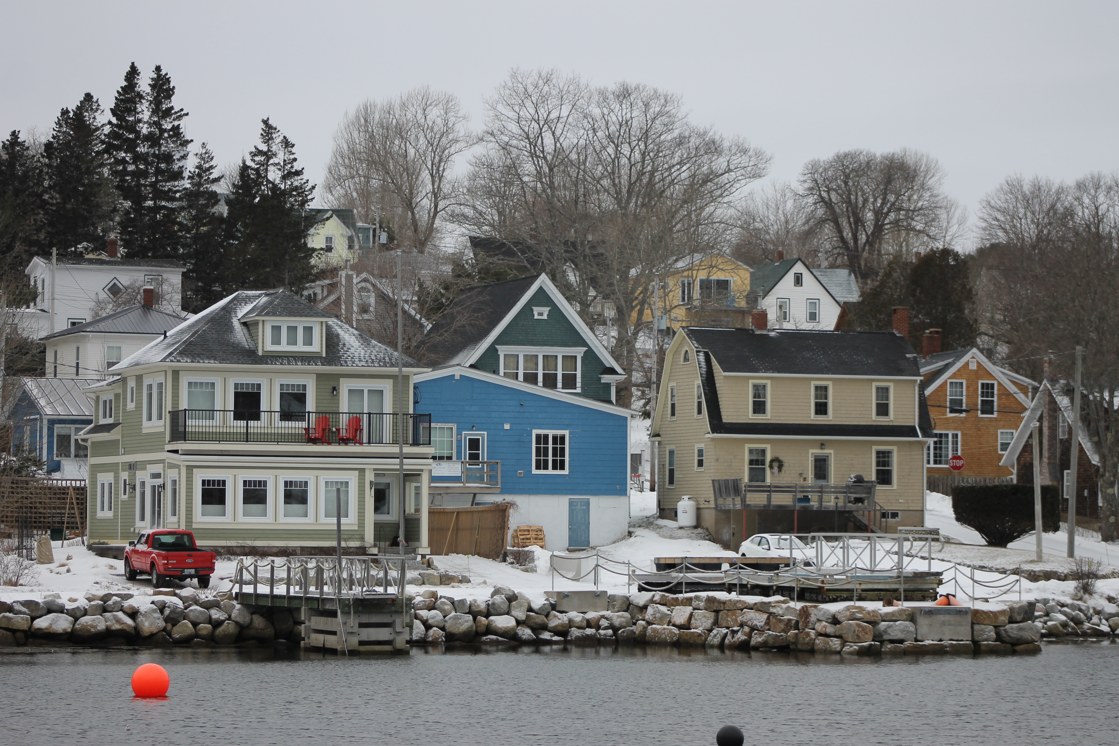 several homes on the coast in Chester Village